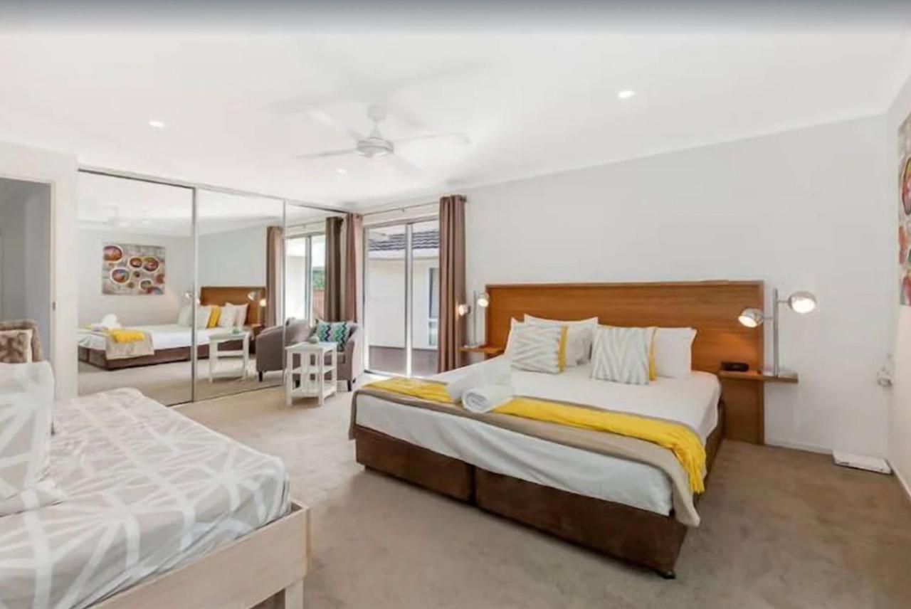 Waterfront Family Entertainer Holiday home