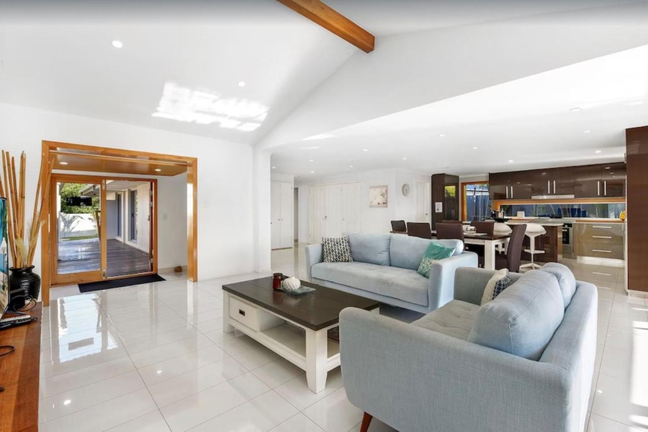 Waterfront Family Entertainer Holiday home
