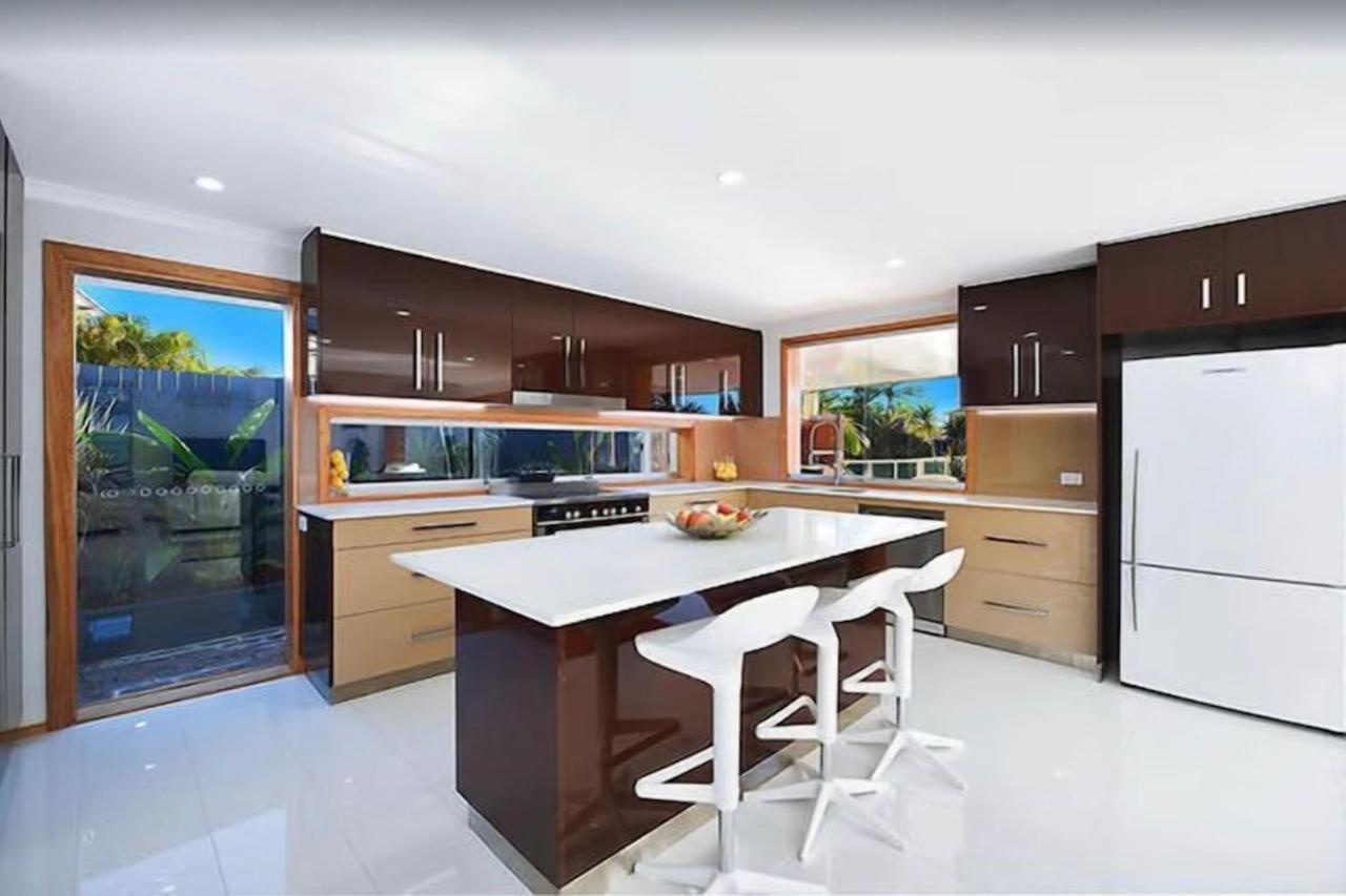 Waterfront Family Entertainer Holiday home