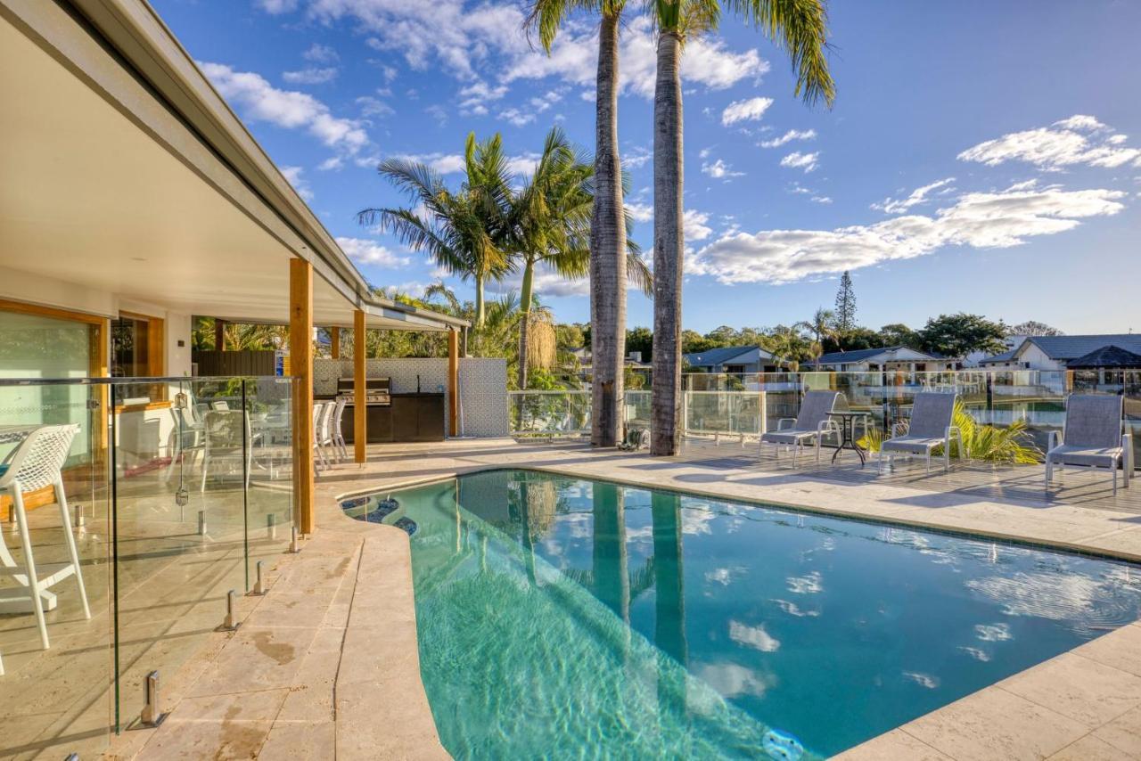 Waterfront Family Entertainer Holiday home