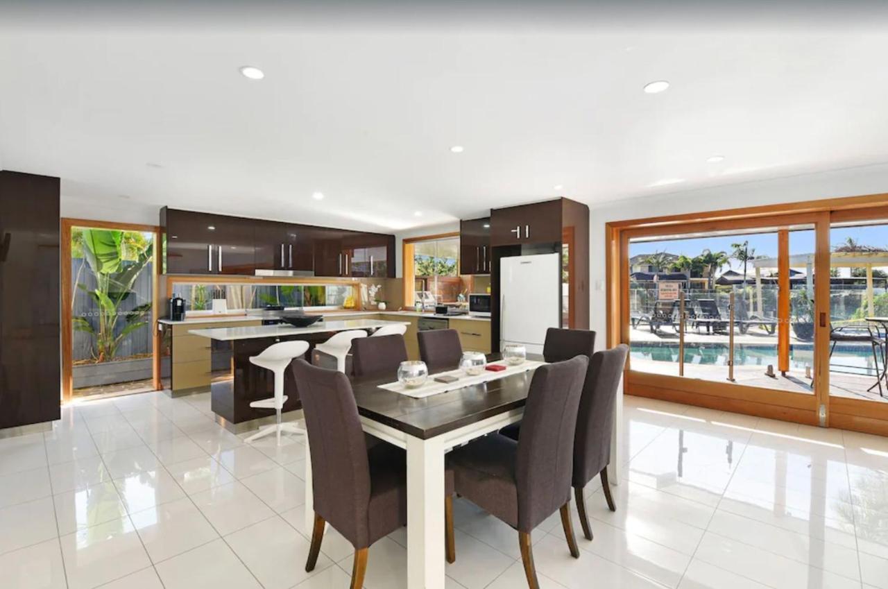 Waterfront Family Entertainer * Gold Coast